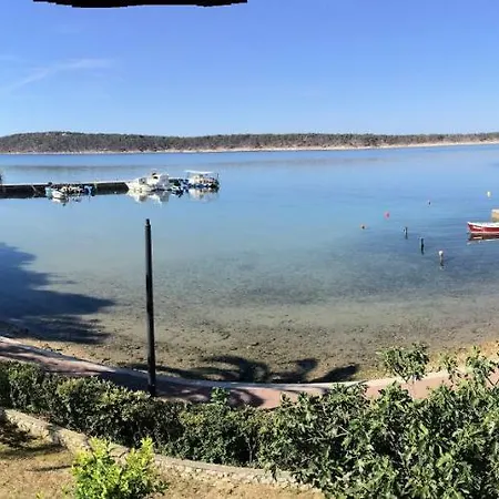 One アパート Banjol